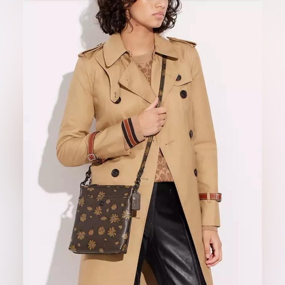 💰SOLD - CF332 - Coach Kitt Messenger Crossbody with Floral Print - Picture 11 of 11